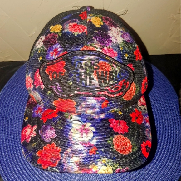 Vans Accessories - VANS "Galaxy Floral" Black Flowers Logo Patch Mesh Snapback Trucker Hat Ball Cap